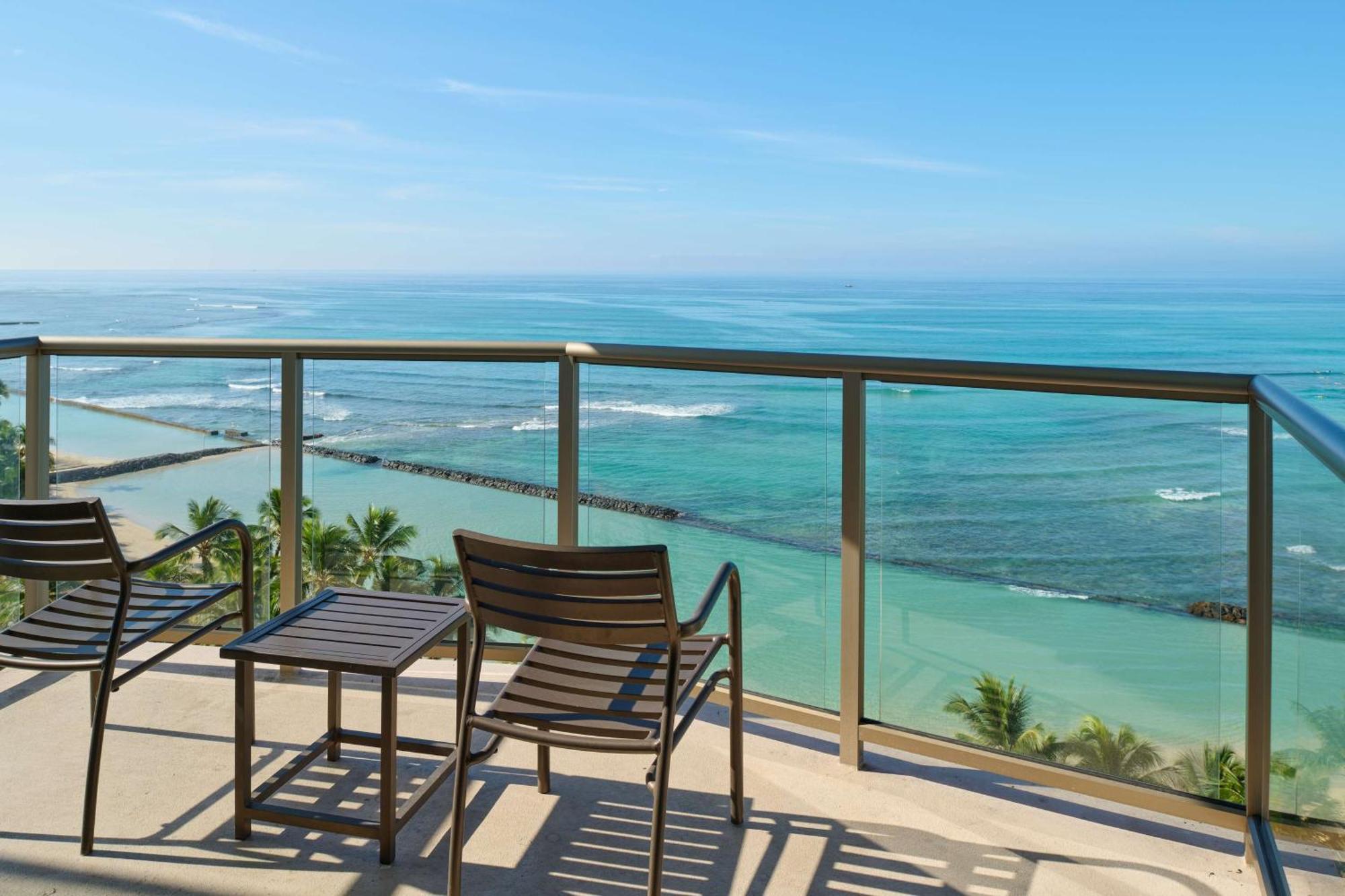 Aston Waikiki Circle Hotel 3*